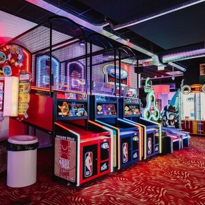 Sir Winston Fun & games Amsterdam image 1