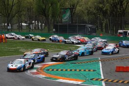 Simon Knap haalt podium bij openingsrace van Europese GT4 kampioenschap in Monza
