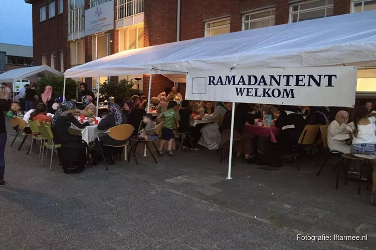 Eet mee voor een betere samenleving! Wilt u ook een iftar met een moslim familie doorbrengen tijdens de Ramadan?