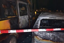 Meerdere voertuigen in de fik in Zaandam