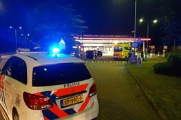 Automobilist crasht op pompstation Zaandam