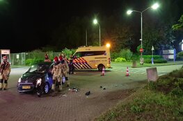Automobilist crasht op pompstation Zaandam