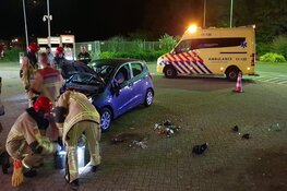 Automobilist crasht op pompstation Zaandam