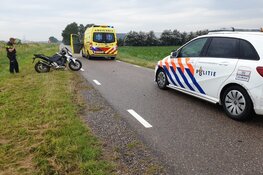 Motorrijder onderuit op N246