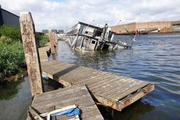 Partyboot in Zaandam onder water gelopen na storm