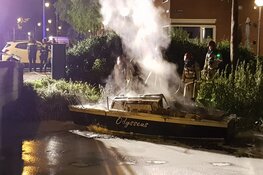 Boot in brand in Zaandijk