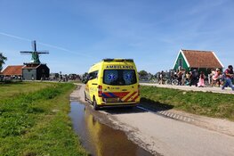 Hulpdiensten op Zaanse Schans na valpartij
