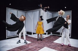 Een ode aan de kinderlijke twijfel Jeugdtheatervoorstelling ‘Hoe Mieke Mom haar maffe moeder vindt’