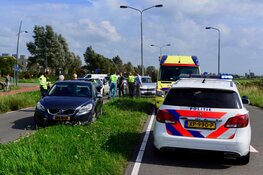 Vier auto&#39;s tegen elkaar gereden