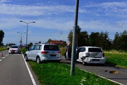 Vier auto&#39;s tegen elkaar gereden