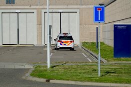 Gedetineerde steekt celgenoot meerdere keren met schilmesje in gevangenis Westzaan