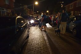 Auto raakt acht andere auto&#39;s