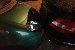 Auto raakt acht andere auto&#39;s