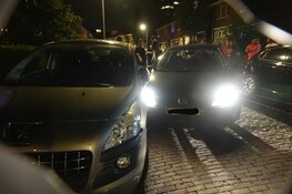 Auto raakt acht andere auto&#39;s