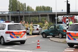Aanrijding in Zaandam: twee auto&#39;s total loss
