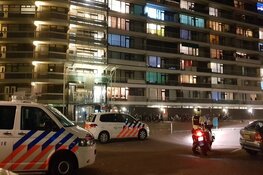 Vuurwerk afgestoken bij flat Brandaris in Zaandam