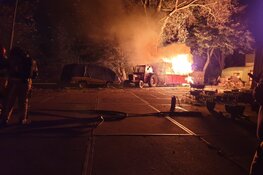 Caravan uitgebrand; huisdieren overleden