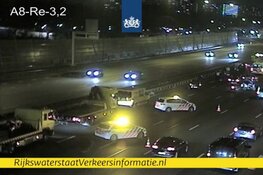 Ongeluk met zeven auto's op A8 bij knooppunt Zaandam