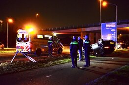 Auto slaat over de kop in Zaandijk