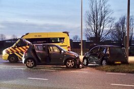 Twee gewonden en ravage bij botsing Zaandijk
