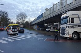 Man wordt aangereden op zebrapad Koog aan de Zaan