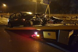 Auto botst tegen vangrail op A8