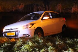 Auto te water in Wijdewormer