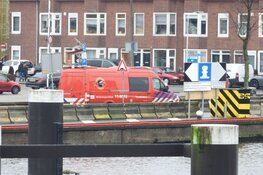 Persoon uit water gehaald in Zaandam