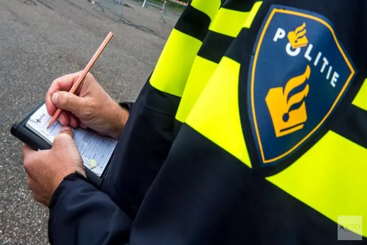 Man probeert boterhammen agenten te stelen na krijgen bekeuring voor overlast