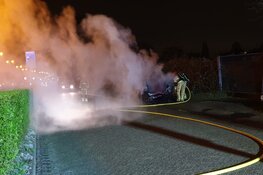 Auto in brand in Zaandam