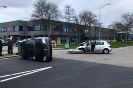 Bestelbus op z'n kant