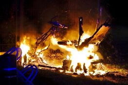 Scootmobiel brandt uit in Assendelft; vermoedelijk aangestoken