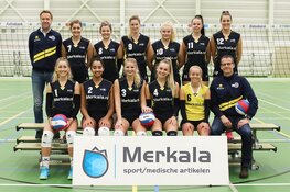 Zaanstad Dames 1 en trainers uit elkaar