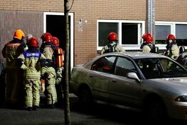 Woningbrand in Assendelft; politie waarschuwt omwonenden afstand van elkaar te houden