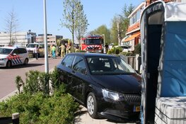 Automobilist tegen mobiele wc gereden in Zaandijk