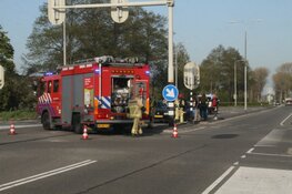 Auto vliegt in brand op N515 bij Westzaan