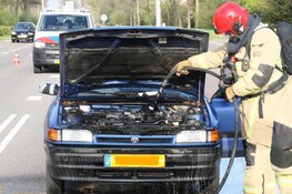 Auto vliegt in brand op N515 bij Westzaan
