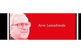 Arie Lemsfonds reikt cheque uit aan Humanitas