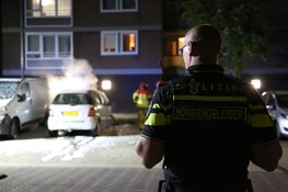 Auto in brand in Poelenburg: politie start buurtonderzoek
