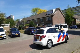 Autodieven slaan toe, bestuurder uit voertuig gesleurd