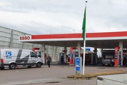 Automobilist (41) onder invloed ramt pui pompwinkel Oostzaan