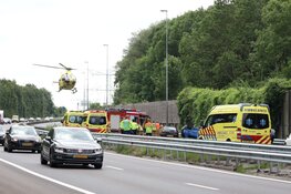 Twee gewonden bij zwaar ongeluk op A8: snelweg richting Amsterdam dicht