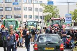 Boerenprotest bij distributiecentra AH en Aldi