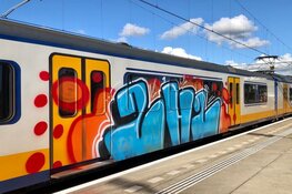 Opnieuw een treintoestel beklad met graffiti bij station Wormerveer