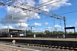 Opnieuw een treintoestel beklad met graffiti bij station Wormerveer
