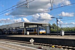 Opnieuw een treintoestel beklad met graffiti bij station Wormerveer