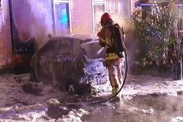 Auto in brand in Jisp: gevaarlijke situatie