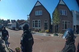Arrestatieteam doet inval in Wormerveer
