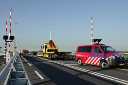 Botsing op brug N246: drie auto's total loss
