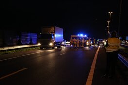 Persoon in kritieke toestand na ongeluk op A8 bij Zaandam, betrokkene rijdt door